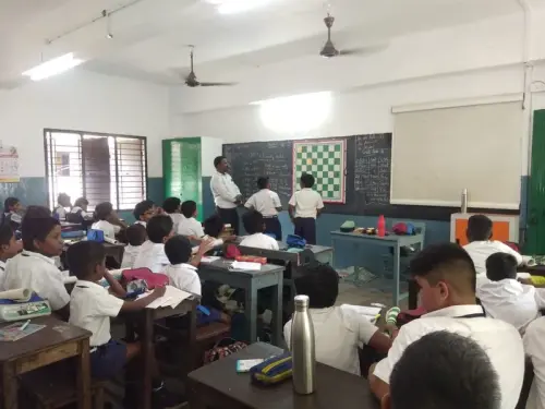 children-chess-training-session