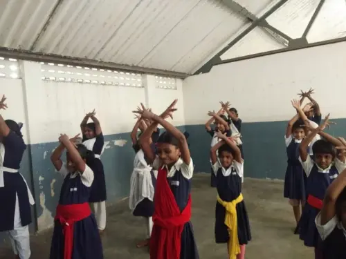 school-dance-performance