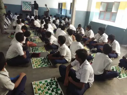 students-playing-blitz-chess